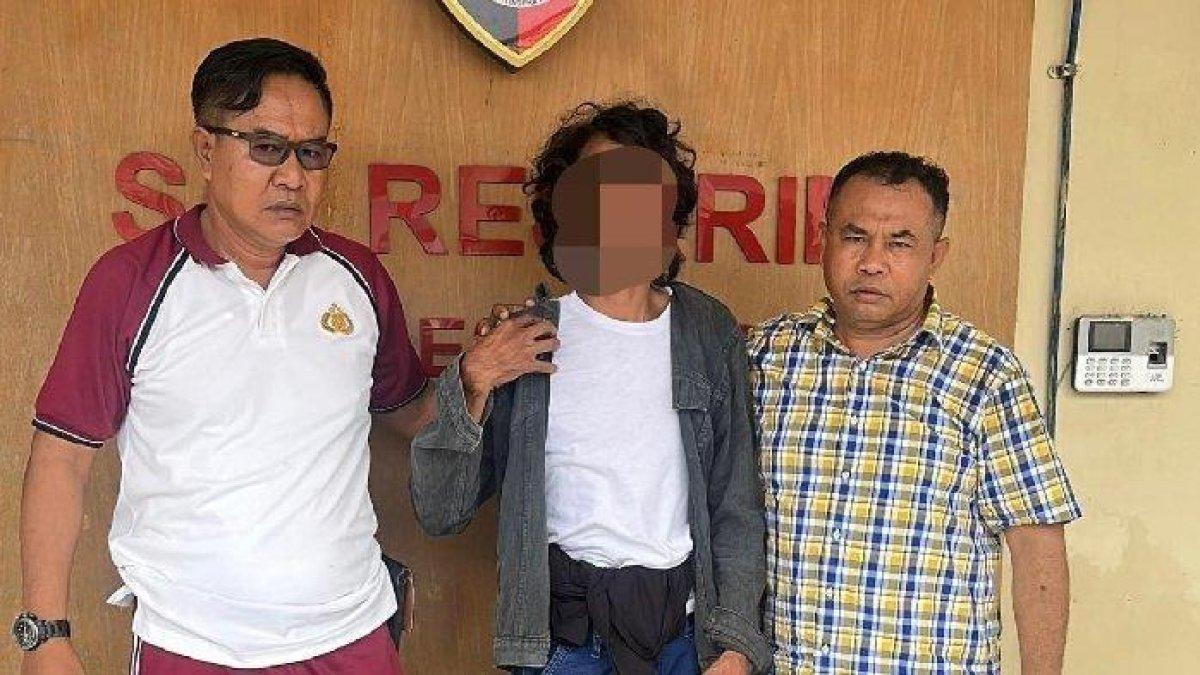 PEMBUNUHAN - YA (30) saat diamankan di Polres Dompu, NTB, Sabtu (7/6/2025). Ia ditangkap setelah membunuh istrinya.