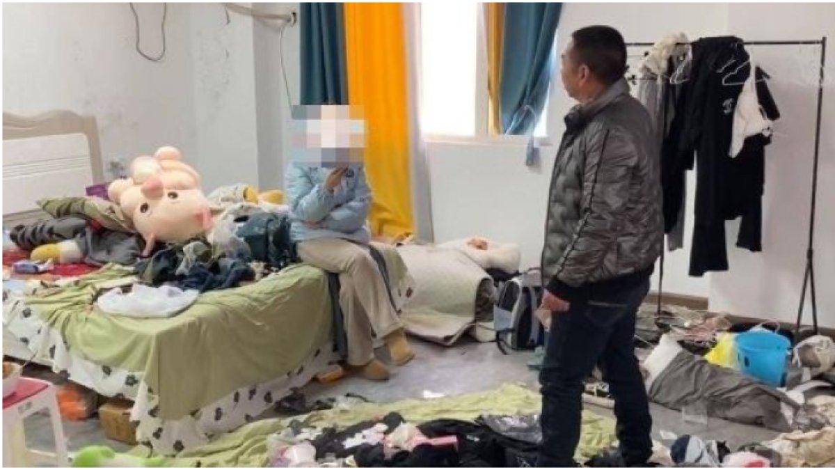 Suami ngamuk, istri pemalas, rumahnya berantakan bak kapal pecah (2)