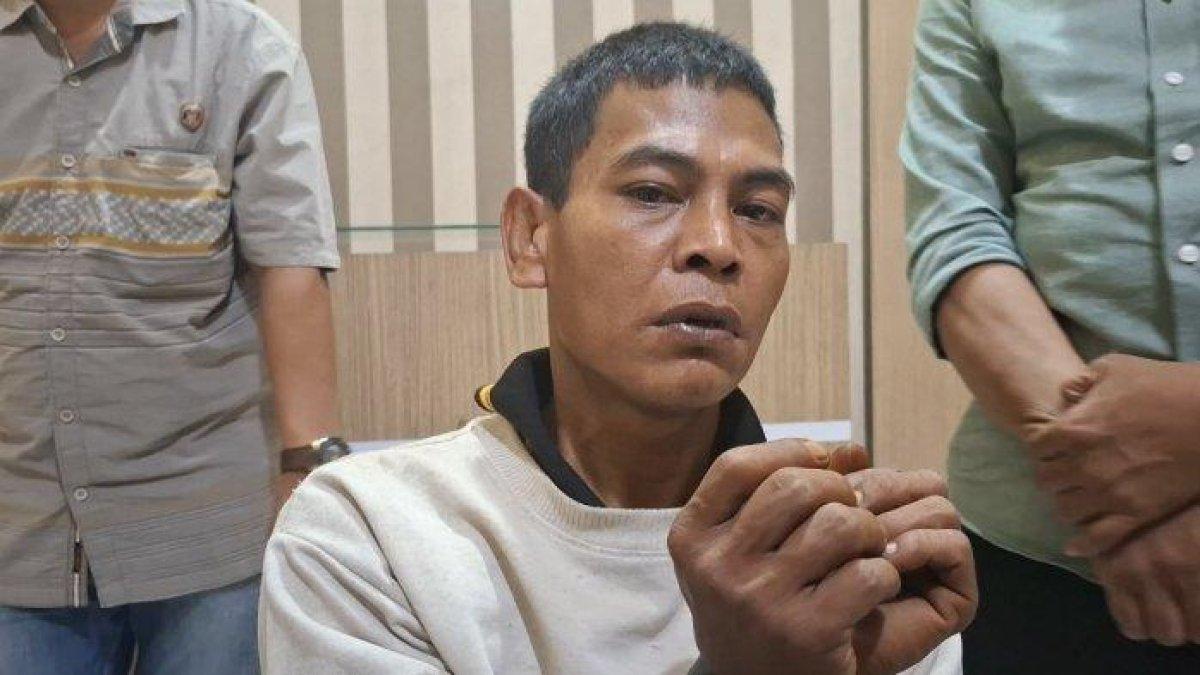 PELAKU PENIKAMAN - Haryono saat diwawancarai TribunBengkulu.com pada Selasa (10/6/2025). Haryono, pria Bengkulu Utara yang tikam istri dan ayahnya, ternyata pernah dipasung oleh keluarga puluhan tahun yang lalu.