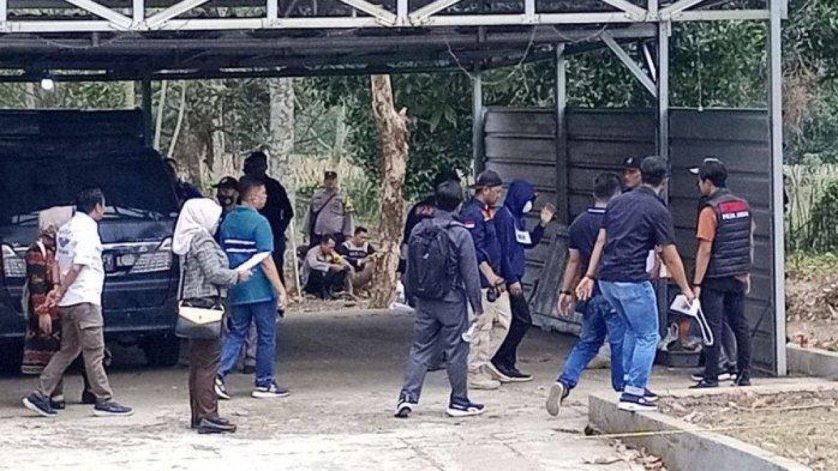 Suasana Pra Rekonstruksi Kasus Pembunuhan Ibu dan Anak di Jalancagak Subang yang digelar Ditreskrimum Polda Jabar, Kamis (2/11/2023).