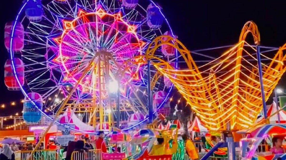 Suasana malam di Munggur Park Klaten, pasar malam dengan aneka wahana, yang dikemas secara modern