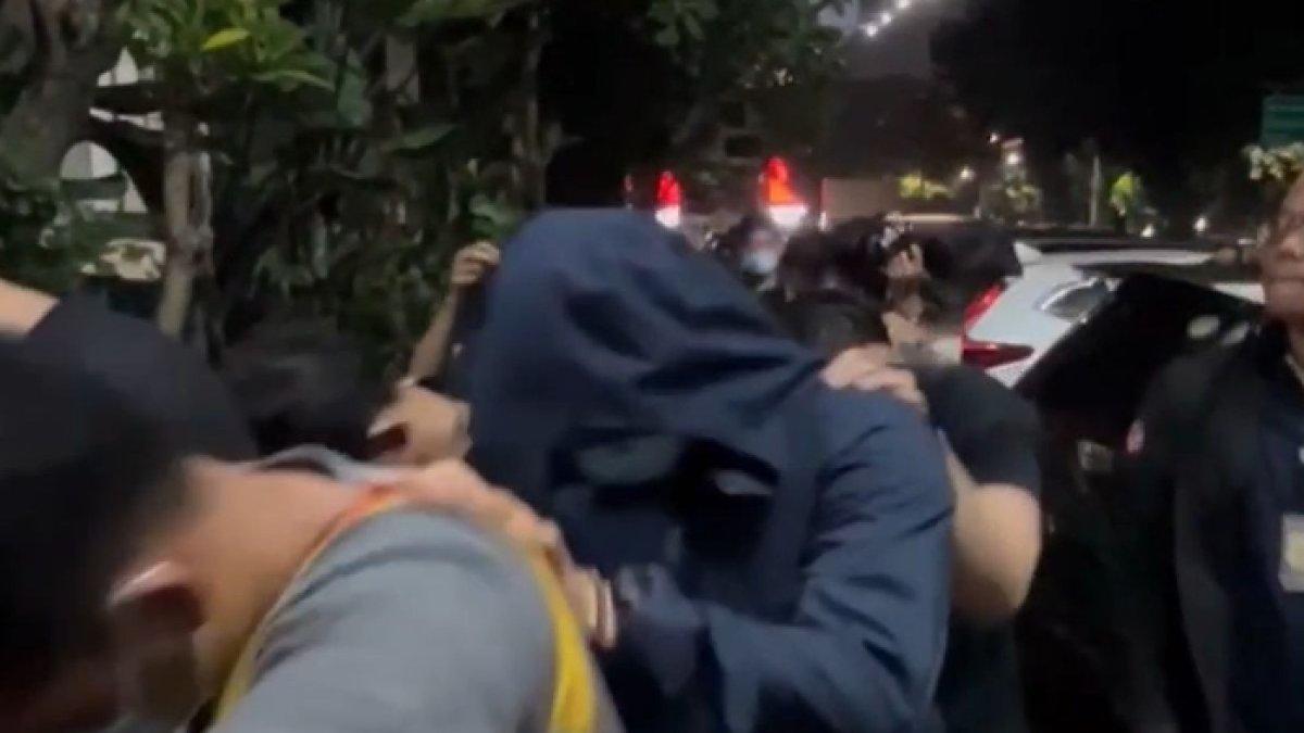 PESTA GAY DI JAKSEL,- Subdit Renakta Ditreskrimum Polda Metro Jaya menggerebek kamar 2617 di Habitare Apart Hotel Rasuna, Karet Kuningan, Setiabudi, Jakarta Selatan, Sabtu (1/2/2025) pukul 21.00 WIB.