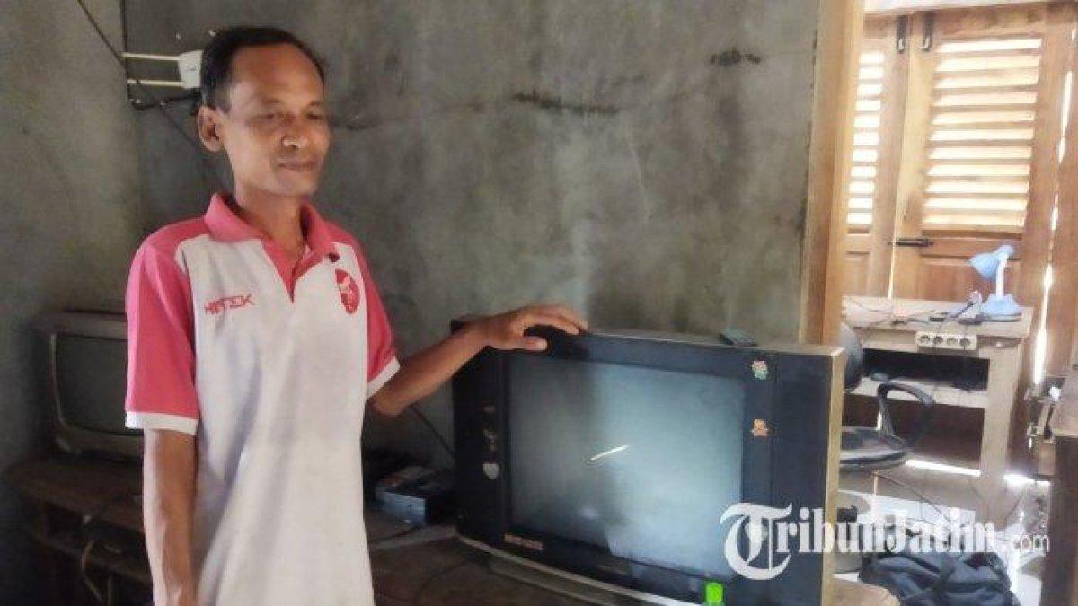 Sujono, penyandang disabilitas tukang service Televisi panggilan dan keliling yang siap memperebutkan kursi DPRD Nganjuk dalam Pemilu 2024 ini.