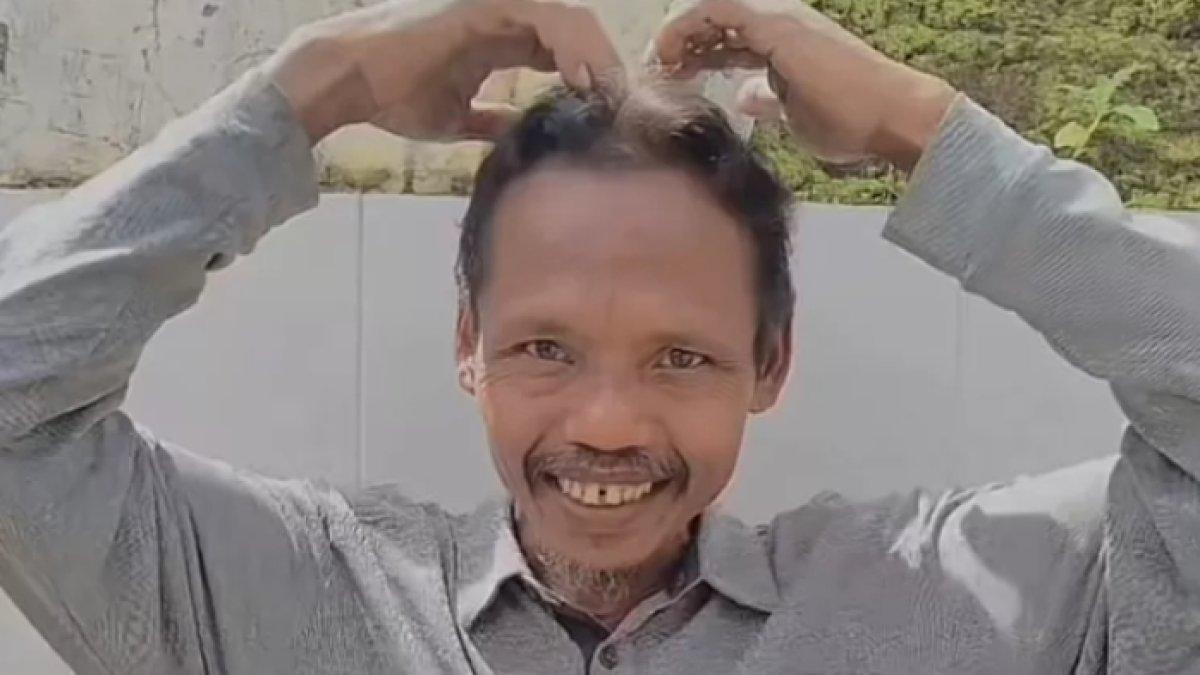 KABAR TERBARU SUMANTO - Sumanto, mantan manusia kanibal asal Purbalingga, Jawa Tengah kini menjadi selebgram dengan konten video mukbang. Sumanto aktif membagikan konten di akun Instagram pribadinya.
