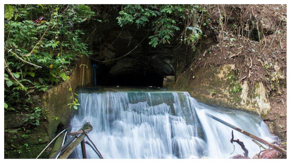 SUMBER SUNGAI MUDAL - Sumber air Ekowisata Sungai Mudal, Kulon Progo, berasal langsung dari perbukitan, menghadirkan kejernihan alami yang menyegarkan bagi para pengunjung.