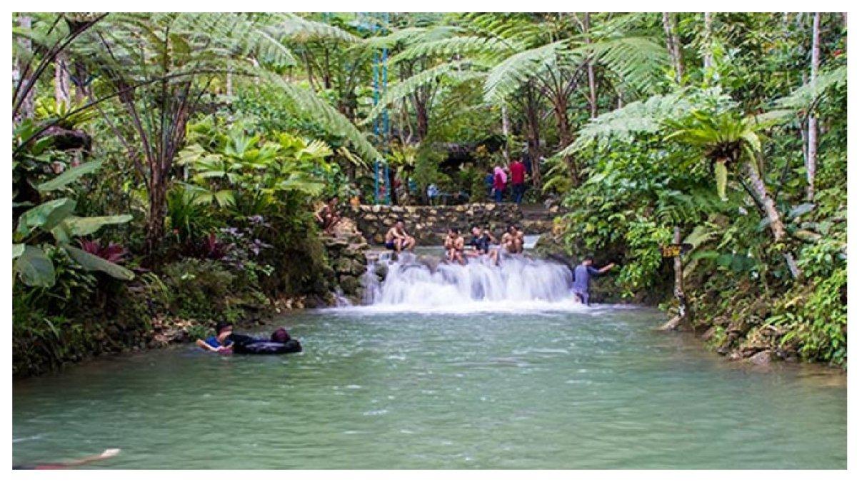 SUNGAI MUDAL - Ekowisata Sungai Mudal menawarkan kejernihan air alami dengan suasana asri, cocok untuk berenang dan bersantai menikmati keindahan alam Yogyakarta.