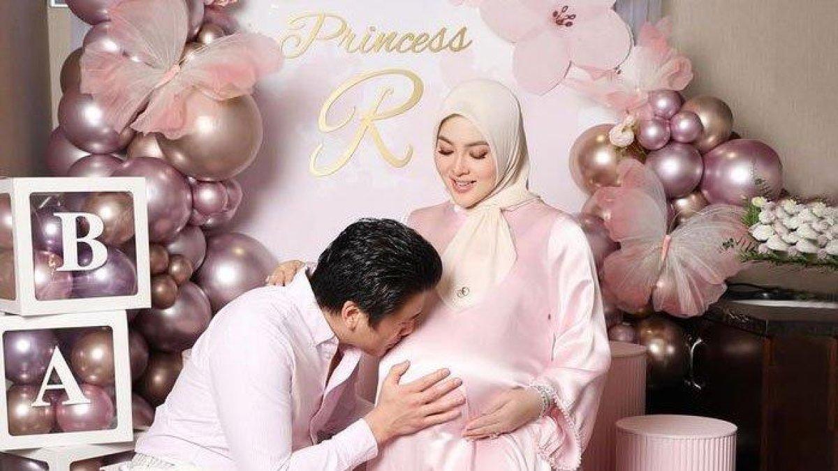 Syahrini melahirkan anak pertamanya di hari ulang tahun, Kamis (1/8/2024).