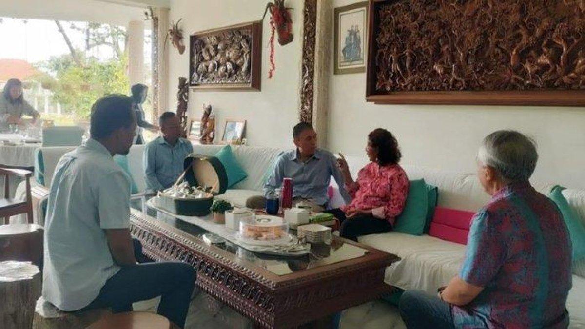 Ketua Dewan Penasehat TKN Prabowo-Gibran, Mochamad Iriawan atau biasa dikenal Iwan Bule bersama rombongan datang ke kediaman Susi Pudjiastuti di Pangandaran, Jumat (5/1/2023).