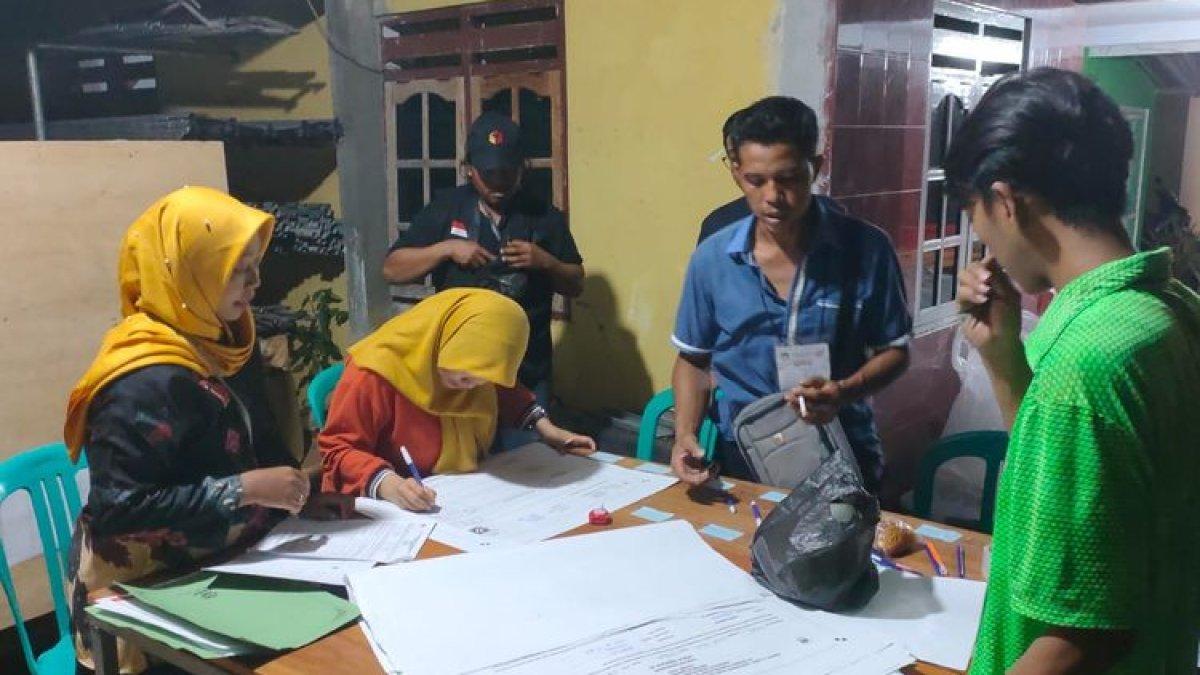 TPS 03 Desa Dadirejo Kecamatan Bagelen diketahui menggunakan halaman rumah milik Kamseno yang meninggal sekitar pukul 17.00 WIB. Proses relokasi TPS dimulai sekitar pukul 18.00 WIB dan membutuhkan waktu sekitar 1,5 jam. 