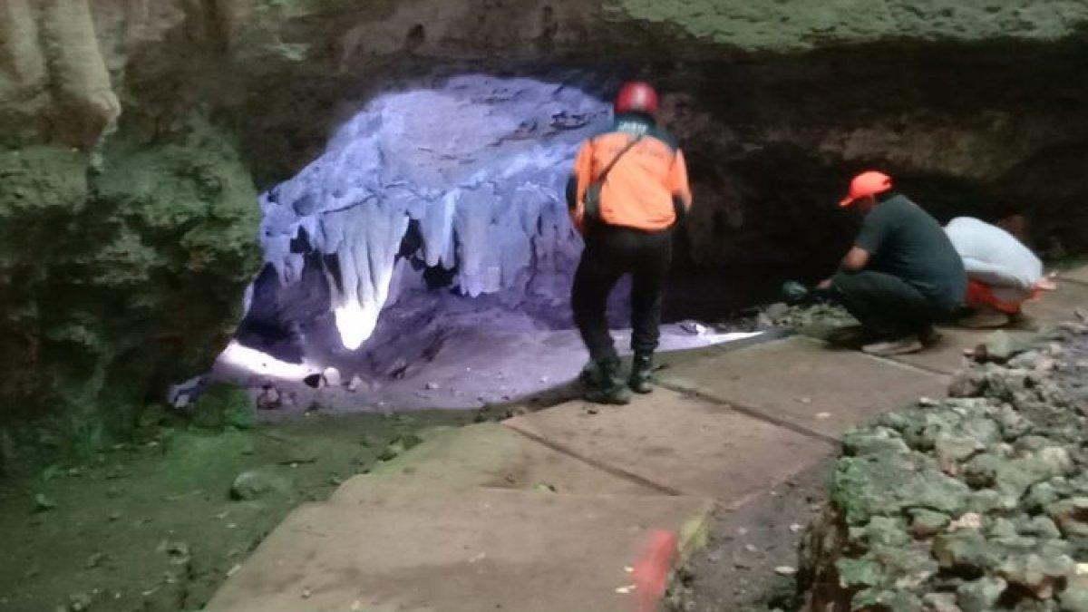 TRC BPBD Blora lakukan pencarian sopir hilang misterius di Goa Terawang, Kecamatan Todanan, Kabupaten Blora, Jawa Tengah, Jumat (8/12/2023)