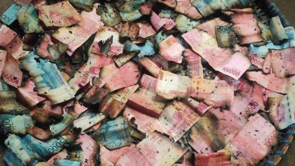 Tabungan sebesar Rp 25 juta hangus terbakar.