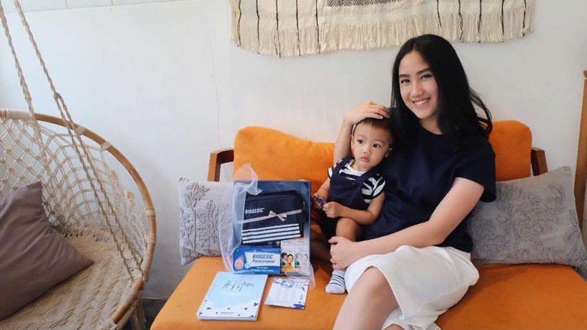 Tamara ajak Dante promosikan salah satu produk.