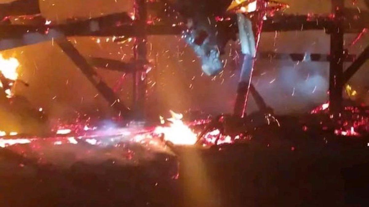 Tampak rumah warga di Kabupaten Dompu, NTB, ludes terbakar, Selasa (8/8/2023).