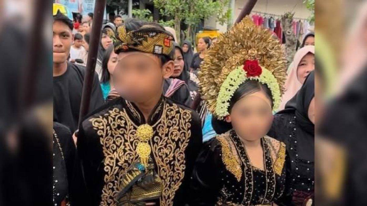 PERNIKAHAN ANAK - Tangkap layar video iringan pengantin alias Nyongkolan di Lombok Tengah viral antara seorang siswi kelas 1 SMP berinisial YL (15) dan siswa kelas 1 SMK berinisial RN (16). Tiga minggu sebelum pernikahan, kedua pengantin yang masih berusia anak sempat melakukan tradisi kawin culik dengan kabur ke Sumbawa.