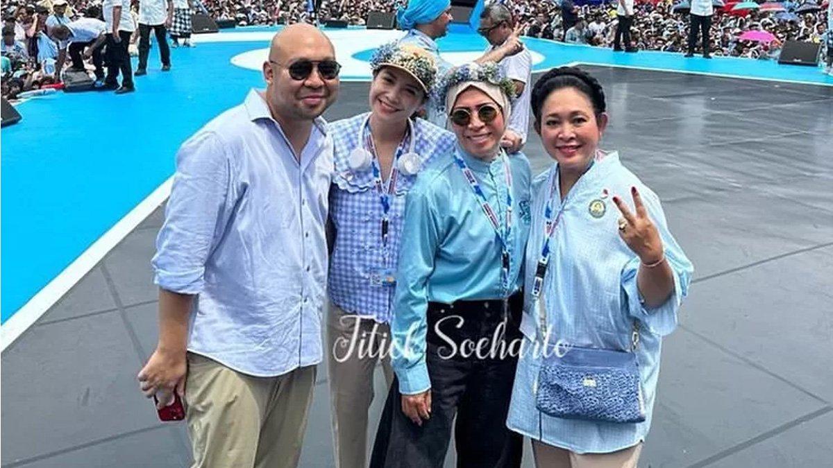 Tas Dowa yang dikenakan Titiek Soeharto bikinan Yogyakarta.