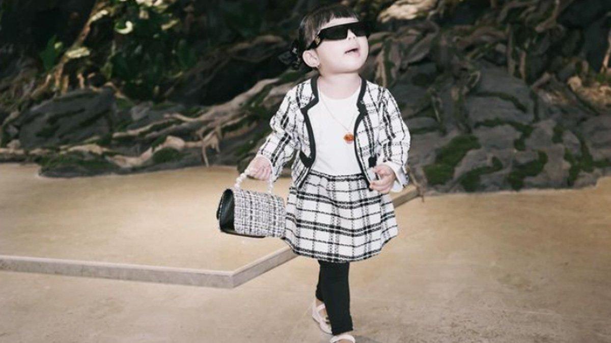 Tas hitam putih Ameena
