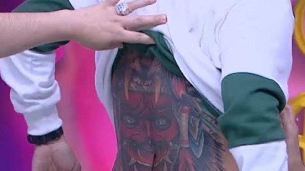 Tato baru di punggung Rendy Kjaernett