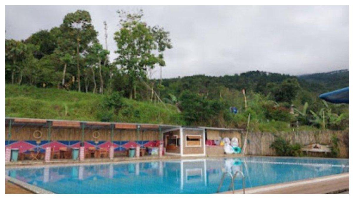TEMPAT BERENANG - Suasana Rekreasi di Bandung Selatan, Santorini Swimming Pool berada di Bojong Nangka, Mekarwangi, Kecamatan Ibun, Kabupaten Bandung.