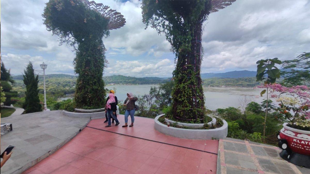 Tempat wisata Bukit Sidoguro yang berlokasi di Desa Krakitan