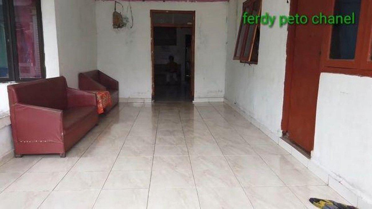 Teras rumah Betrand Peto di NTT.