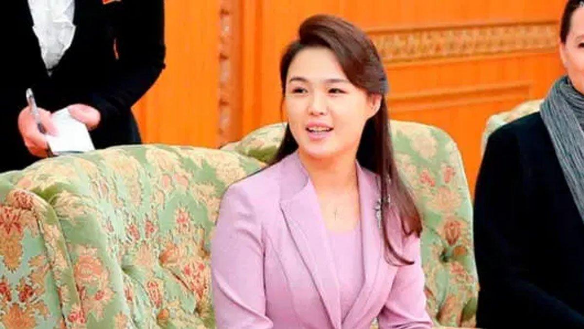 Ternyata tak mudah menjadi istri pemimpin Korea Utara Kim Jong Un, ada tujuh aturan yang harus dipatuhi oleh sang istri, Ri Sol Ju