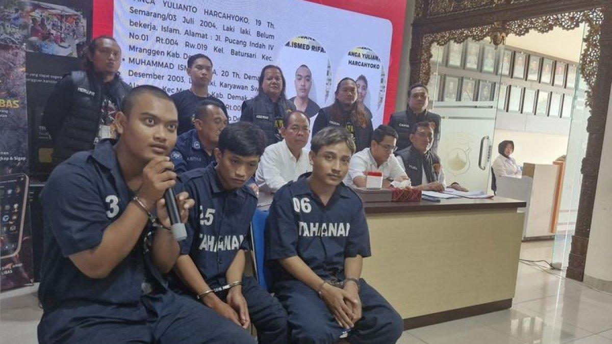 Tersangka curanmor atas nama MIR (21), FYH (20), dan MAS (22) menghadiri jumpa pers di Mapolrestabes Semarang, Senin (15/1/2024).