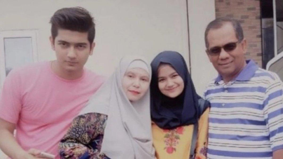 Teuku Ryan bersama keluarganya.