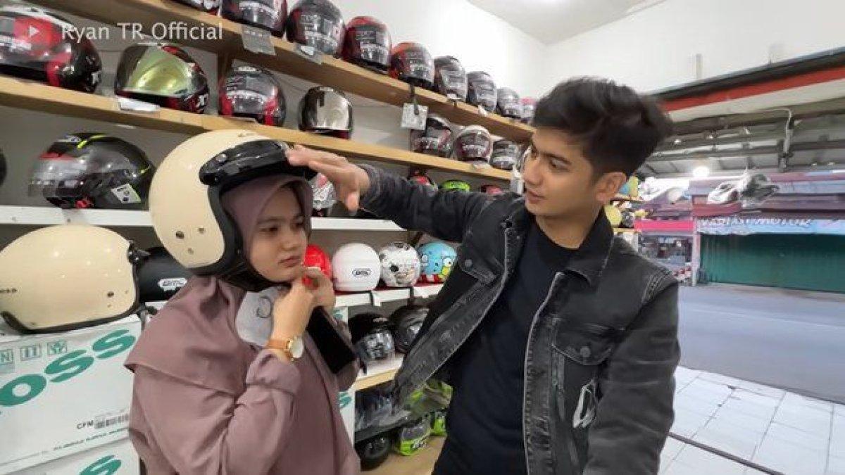 Teuku Ryan dan adiknya, Puput.