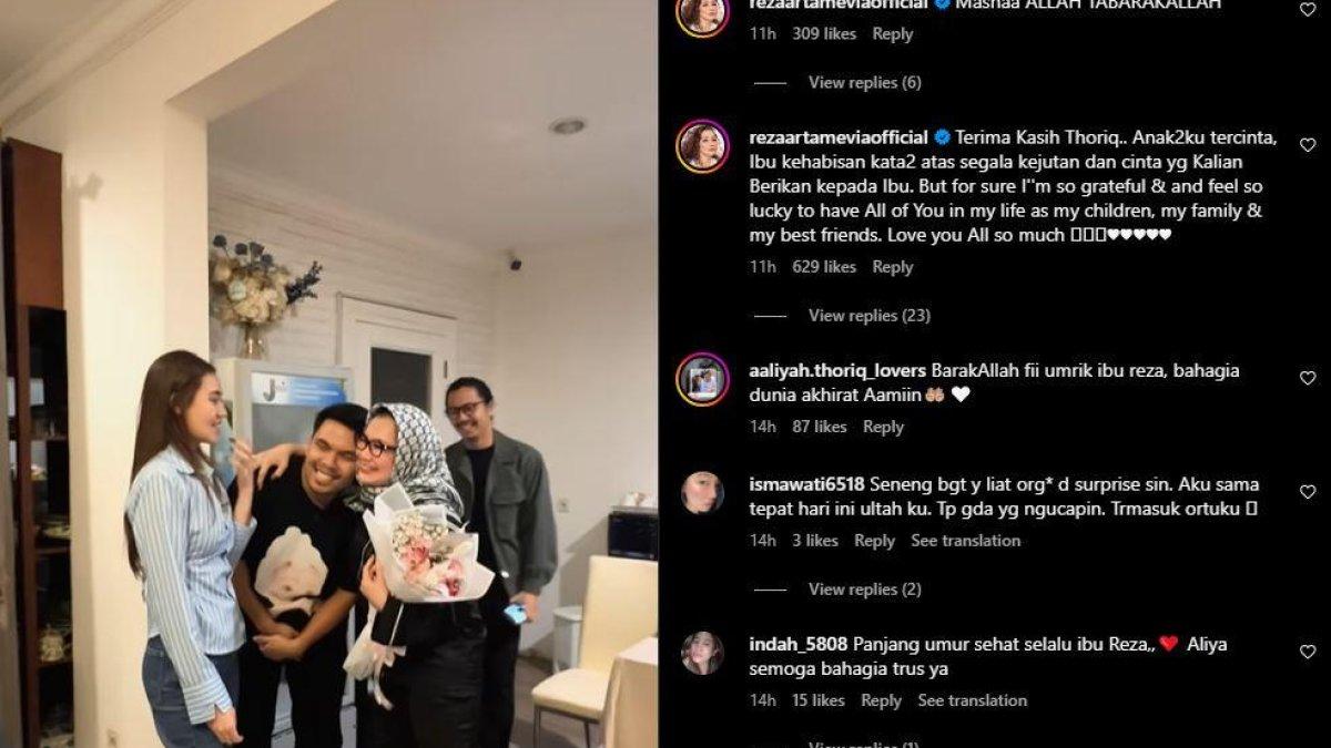 Thariq Halilintar beri kejutan ultah untuk calon mertuanya, Reza Artamevia.