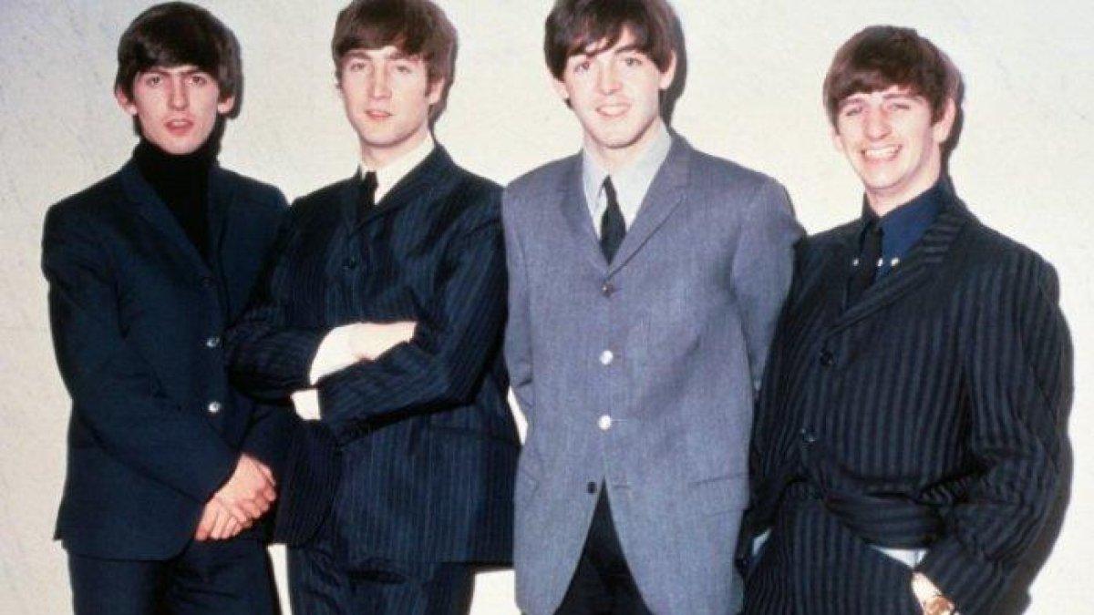 The Beatles, lagu The Long and Winding Road termasuk dalam album Let It Be tahun 1970.