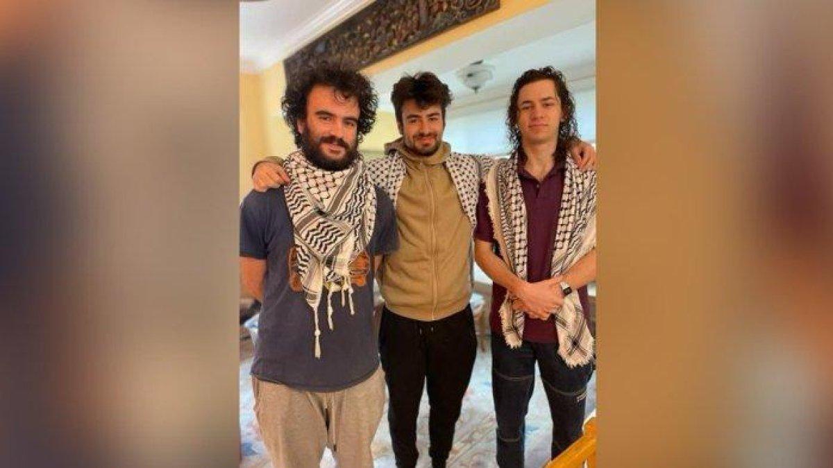 Dari kiri ke kanan: Tahseen Ali Ahmed, Kinnan Abdalhamid dan Hisham Awartani. Tiga mahasiswa keturunan Palestina ditembak di Vermont, AS. Mereka mengenakan kuffiyah saat seorang pria kulit putih menyerang