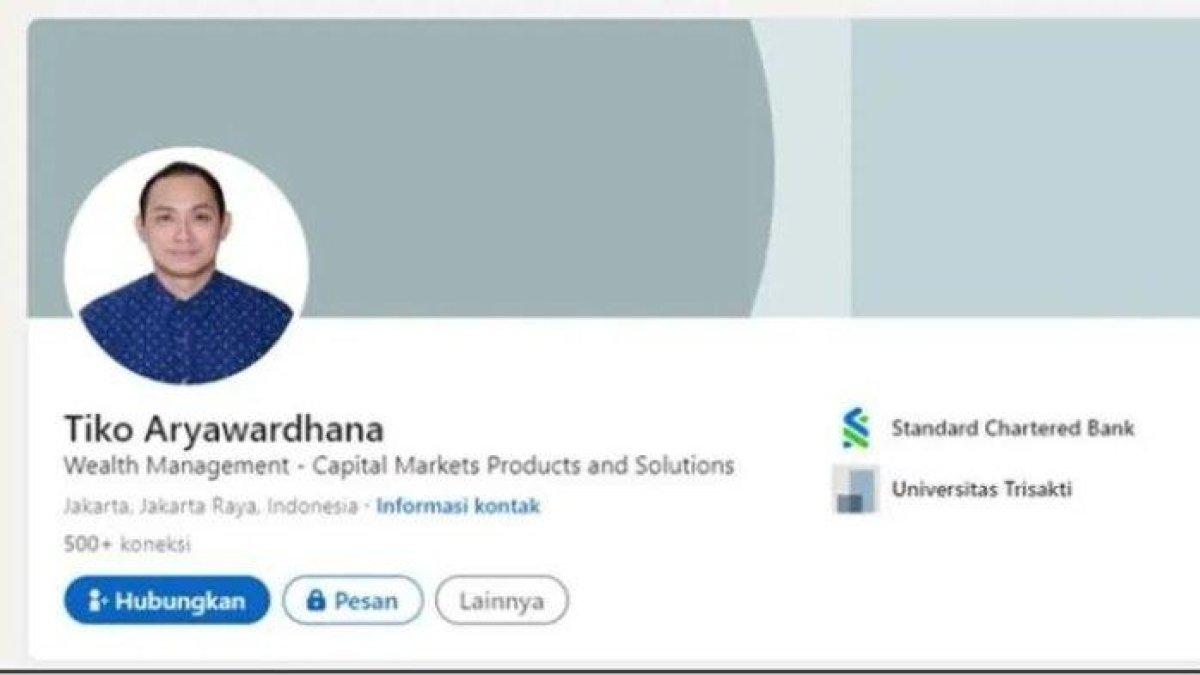 Berdasarkan informasi yang dihimpun dari akun LinkedIn-nya, Tiko merupakan lulusan SMA 3 Jakarta.