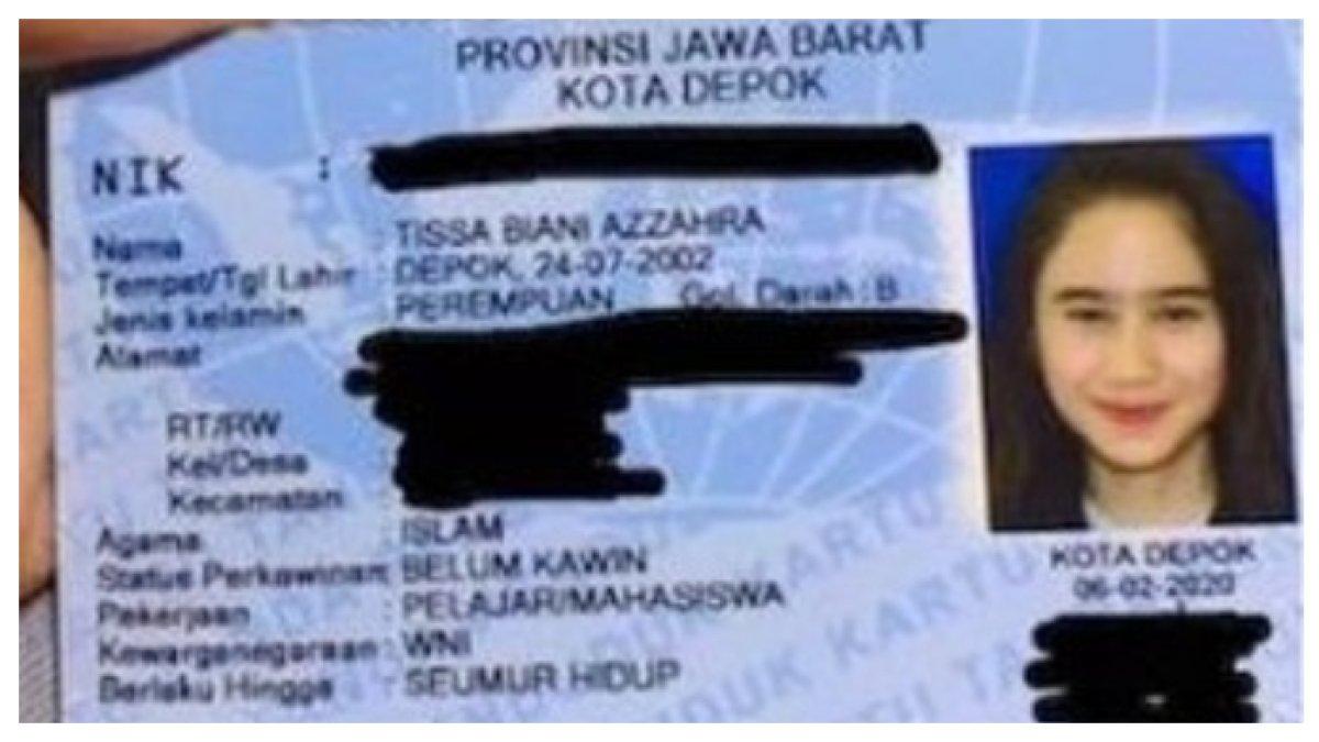 Kekasih Dul Jaelani ini sempat membuat iri banyak wanita dengan hasil foto KTP