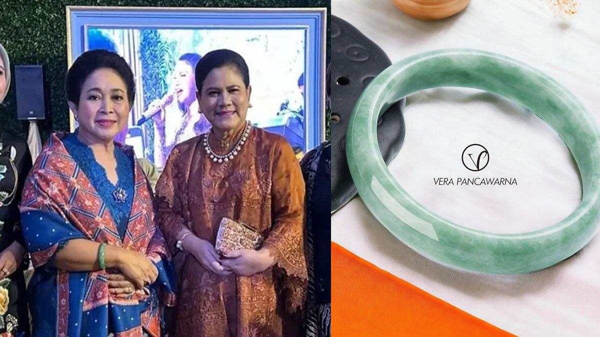 Titiek Soeharto mengenakan gelang giok saat berfoto dengan Ibu Negara Iriana Jokowi