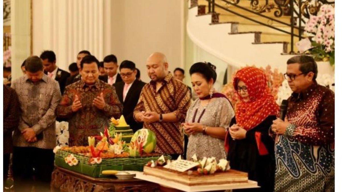 Titiek Soeharto saat rayakan ulang tahun ke-65.