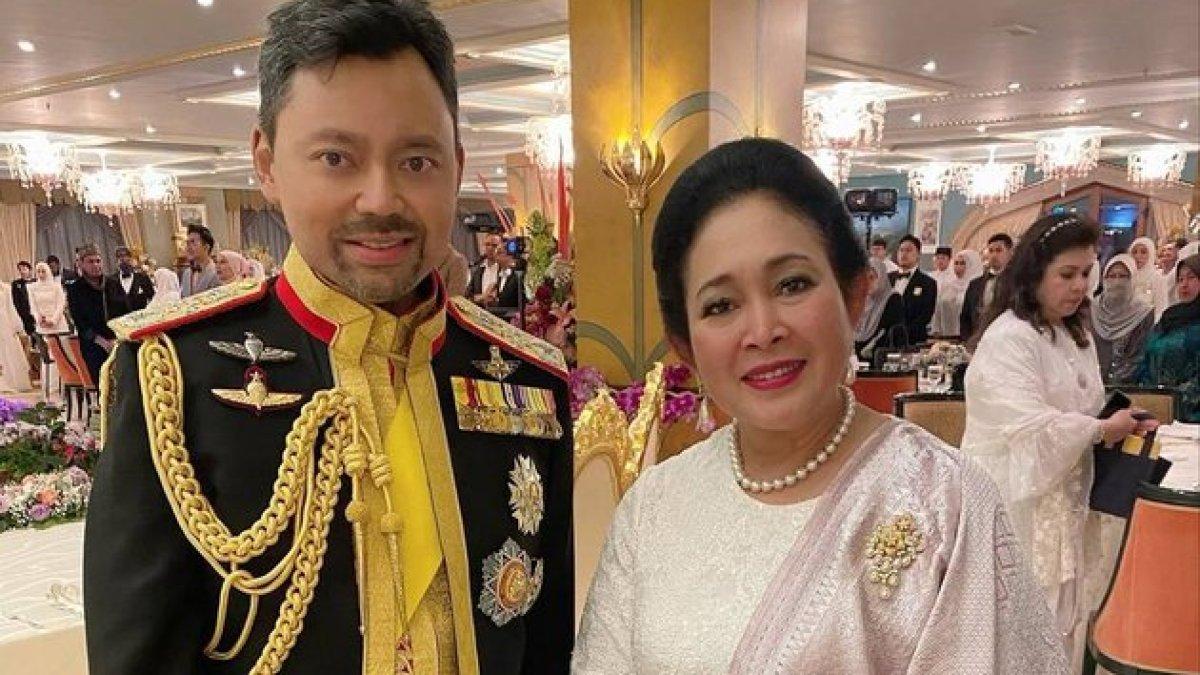 Titiek bersama Putera Mahkota Pengiran Muda Haji Al-Muhtadee Billah, calon sultan Brunei.