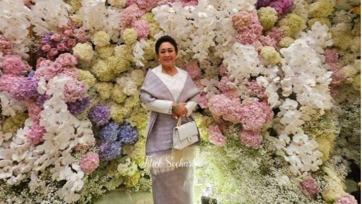 Titiek saat kondangan di pernikahan Prince Mateen.