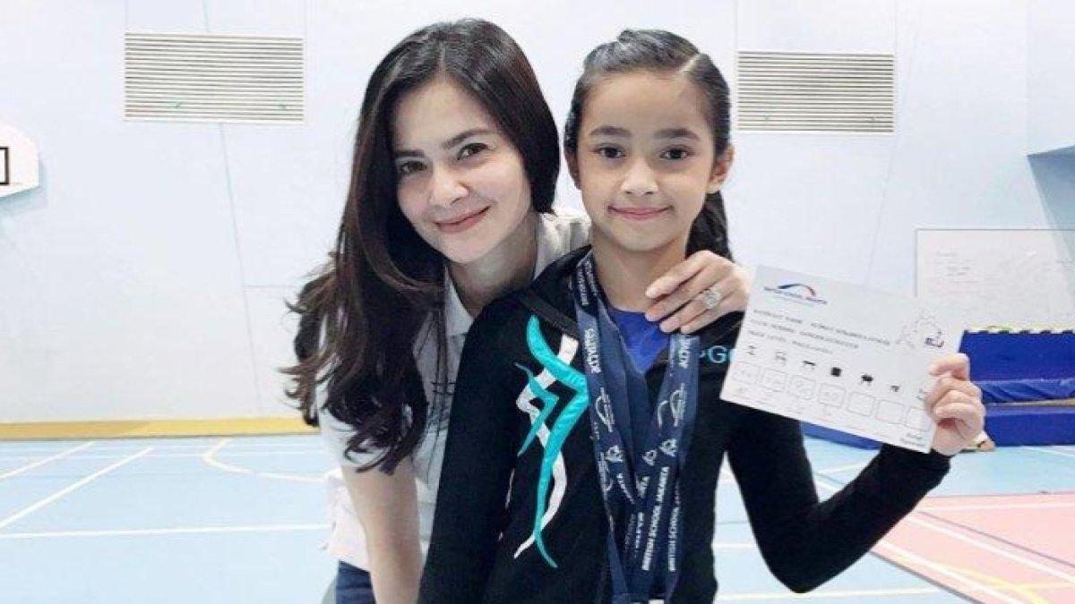 Transformasi Sydney Azkassyah Yusuf, putri dari Cut Tari yang dulunya merupakan atlet senam kini menjadi model.