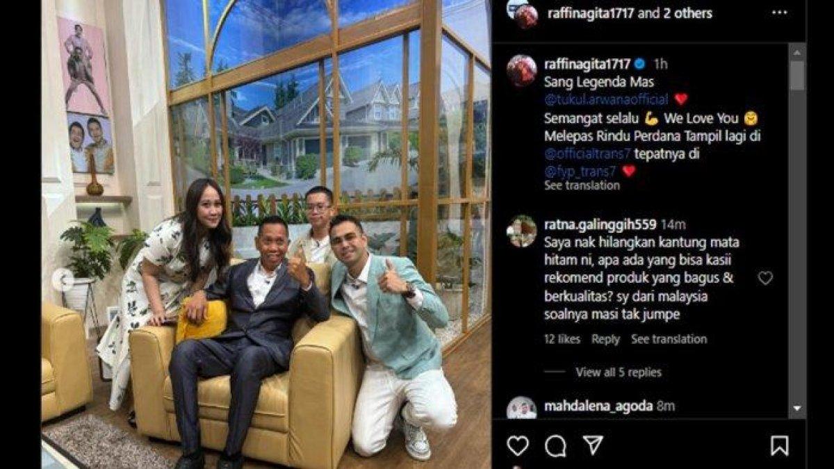 Tukul terlihat semringah tampil sebagai bintang tamu di program acara yang dibawakan Raffi Ahmad di FYP Trans TV.