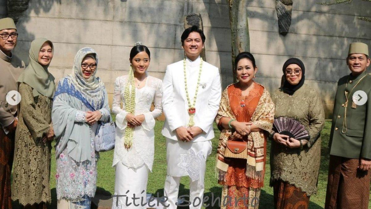 Tutut dan Titiek Soeharto kondangan bareng.