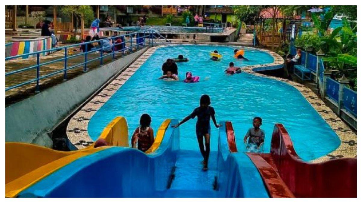 UMBUL BRINTIK KLATEN: Kolam Renang Anak