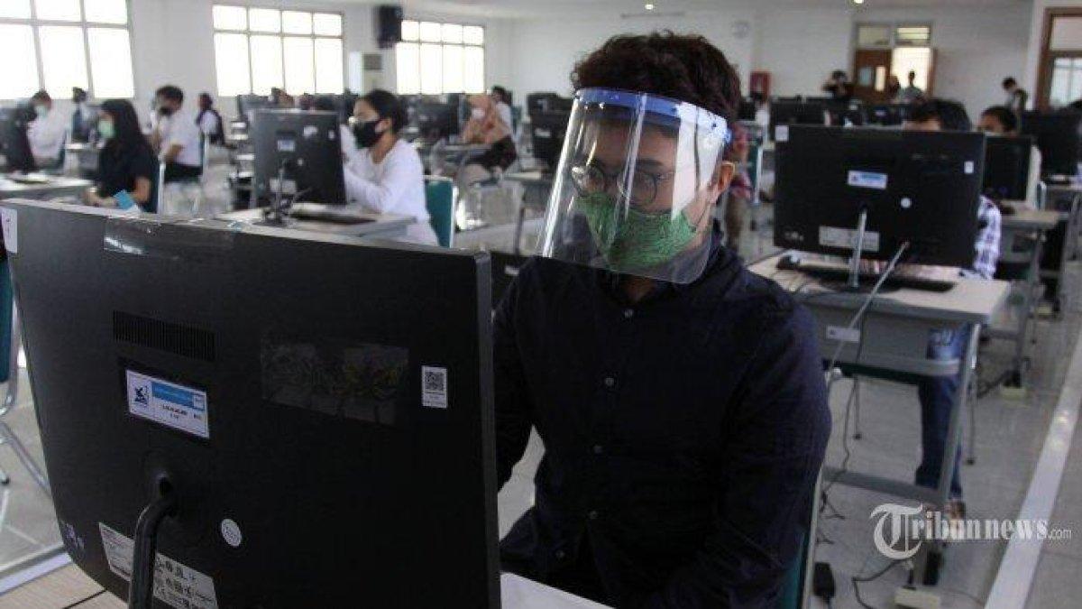 UTBK-SBMPTN yang dikeluarkan oleh paragraf 1, manakah di bawah ini pernyataan yang BENAR?