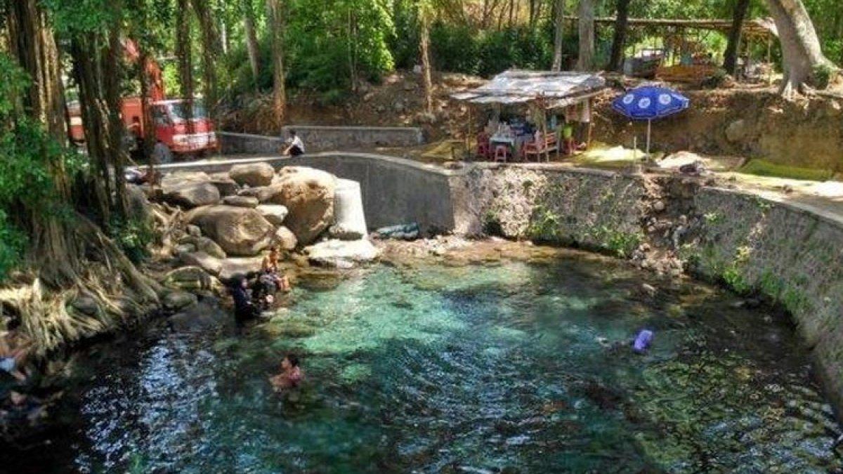 Umbul Kapilaler berada di Dukuh Umbulsari, Desa Ponggok, Kecamatan Polanharjo, Kabupaten Klaten, Jawa Tengah.