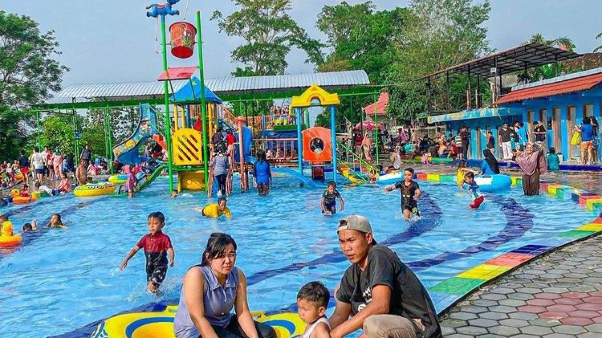 Umbul Pelem Waterpark, objek wisata keluarga di Klaten, Jawa Tengah.