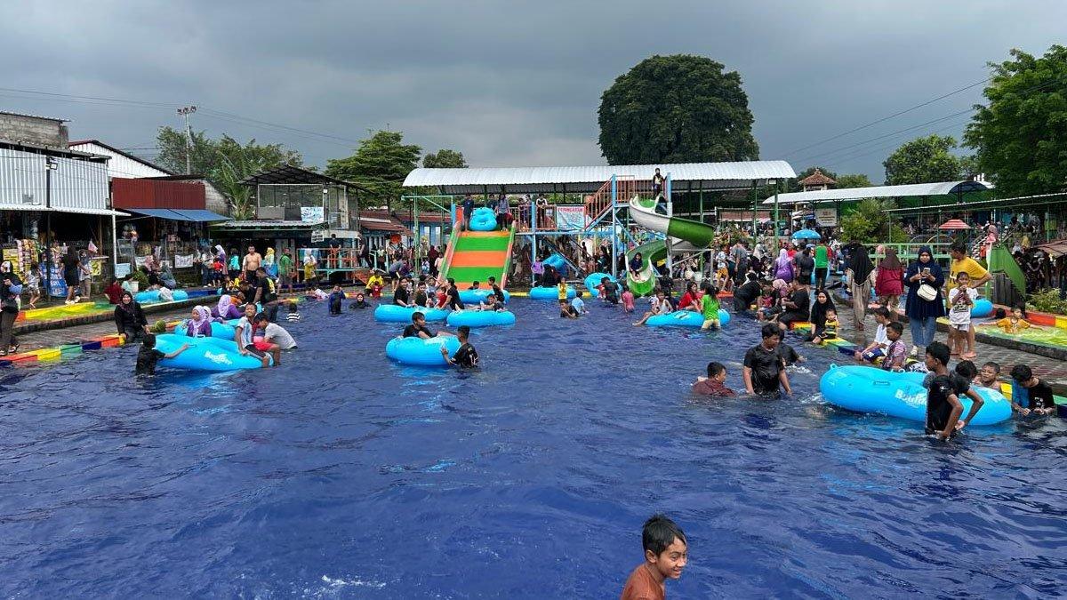 Umbul Pelem Waterpark terletak di Desa Wunut, Kecamatan Tulung, Klaten sebagai salah satu destinasi wisata tirta di Kabupaten Klaten.