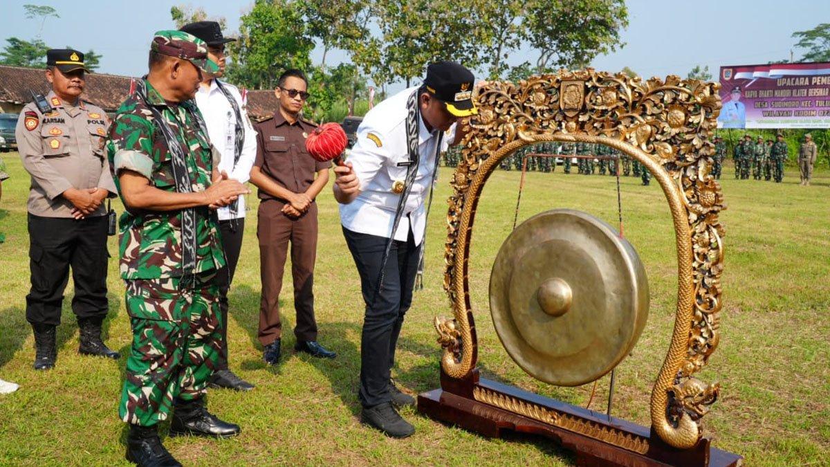 KBMKB KLATEN - Upacara Pembukaan Kegiatan Karya Bakti Mandiri Klaten Bersinar (KBMKB) ke-XXX Tahun Anggaran 2025 di Desa Sudimoro, Kecamatan Tulung, Selasa (2/7/2025).