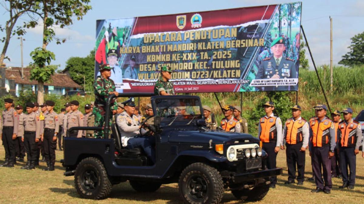 KBMKB XXX KLATEN - Upacara penutupan Karya Bakti Mandiri Klaten Bersinar (KBMKB) ke-XXX Tahun Anggaran 2025 digelar di Lapangan Desa Sudimoro, Kecamatan Tulung, Klaten, Kamis (31/7/2025).