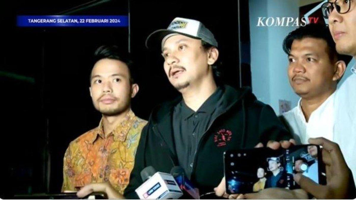 Host kondang, Vincent Rompies setelah diperiksa di Polres Tangerang Selatan terkait kasus bullying di Binus School yang diduga turut dilakukan anaknya, Kamis (22/2/2024). Begini kata Vincent Rompies setelah muncul perdana terkait kasus bullying di Binus School yang diduga turut dilakukan anaknya.
