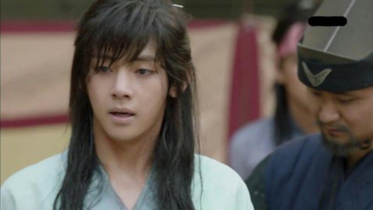 V BTS bermain dalam drama Hwarang