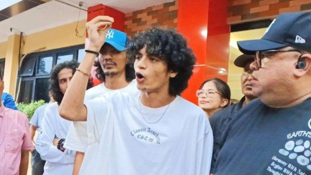 Vadel Badjideh murka di Polres Metro Jakarta Selatan, Rabu (20/11/2024).
